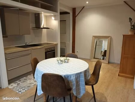 • f2 meublé de 42 m2 sur eteaux 
