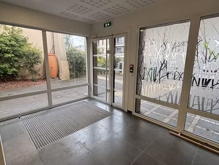 local 18 m² orléans