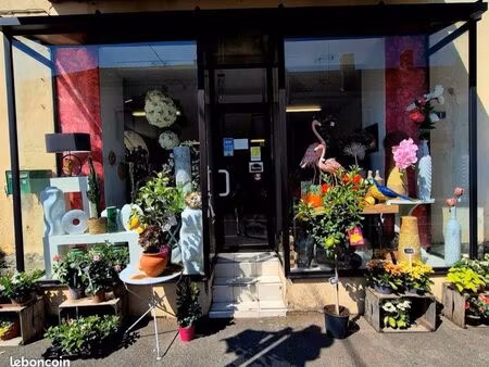 local commercial d’angle 89 m²