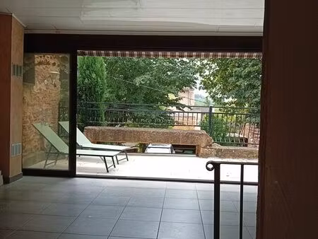 maison en pierres dorées 110 m² – grande terrasse à l'étage – terrain loisir et constructi