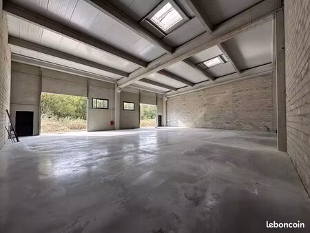 entrepôt 325 m² montauroux
