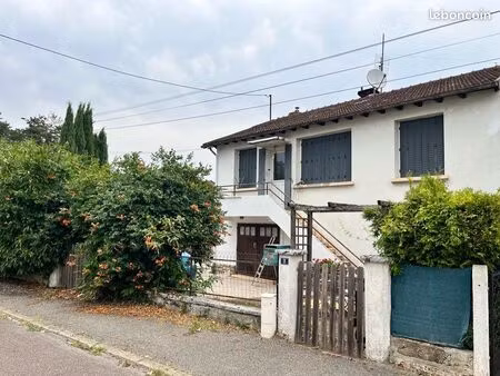 maison sur deux étages