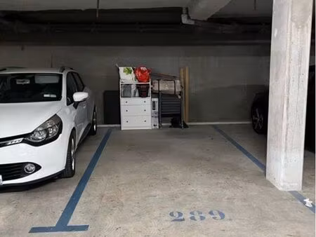 place de parking dans résidence sécurisée