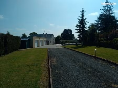 propriét avec piscine et 2 ha de terrain