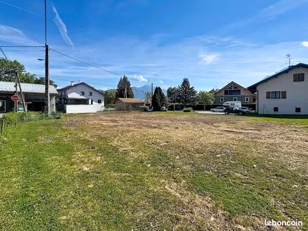 terrain 656 m²