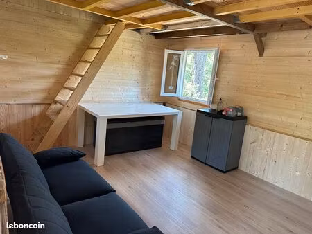 terrain agricole avec chalet en bois et puits