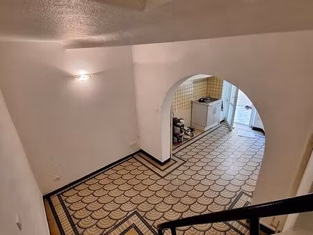 rare – maison de village avec terrasse  espace bureau et grandes caves