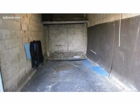 a vendre garage dans le faubourg d'isle