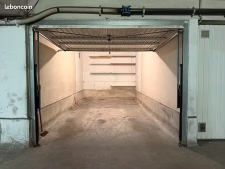 vend garage fermé pour 1 véhicule st tropez