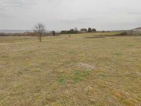 terrain 900 m² montluçon
