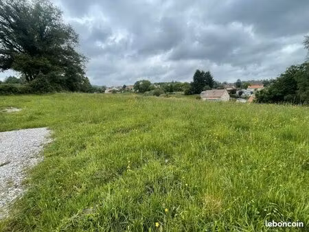 terrain 1 097 m² leyme