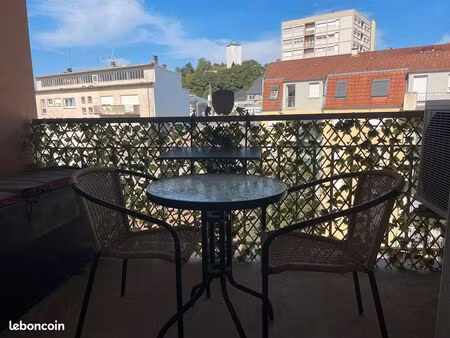 appartement avec ascenseur/ balcon / climatisation