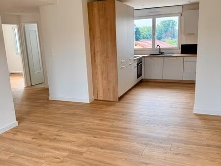appartement t4 rénové – garage + cave + terrain privatif – immeuble réhabilité