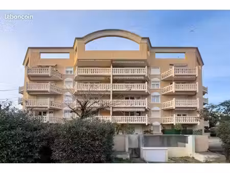 parking/box 14 m² hyères