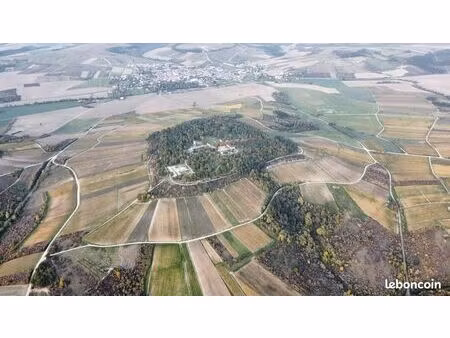 terrain constructible de 15 ha avec vue exceptionnelle 360° - 4 500 m² bâti existant – pro
