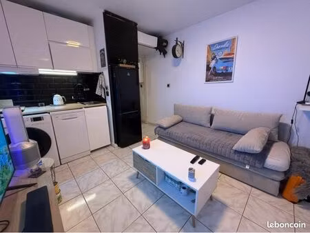 aprt studio 300 mètres plages