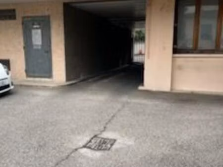 vends garage en centre-ville (07300)