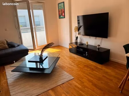 superbe t2 meublé de 47m² - balcon 10m² & parking couvert - évry