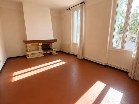 appartement à rénover dans une impasse recherchée à deux pas de la place saint eugène