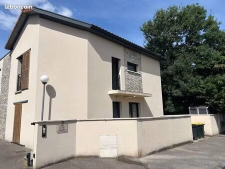 maison récente villeurbanne 10 min des gratte-ciel