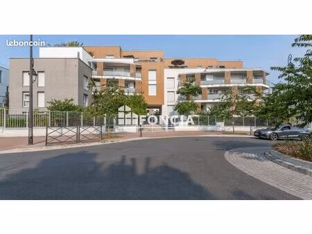 appartement 4 pièces récent avec jardin quartier du lycée descartes