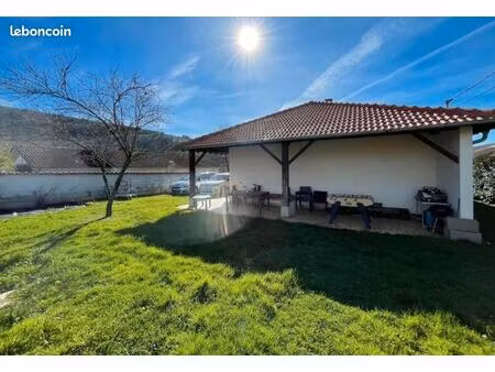maison 114 m² - 3 chambres - terrain 784 m² - rénovée