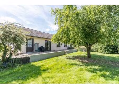 maison de plain-pied - sur beau terrain de 15 ares