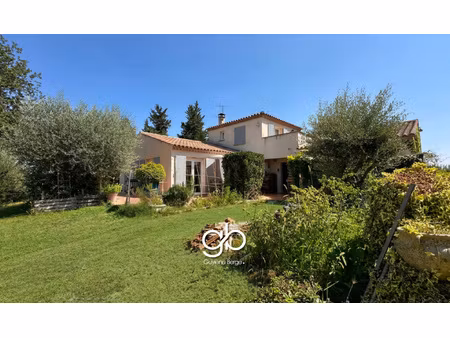 propriété familiale avec 3 logements indépendants  piscine 