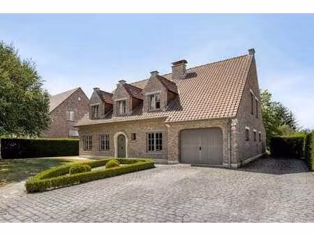 maison de 4 chambres sur un terrain de 21 a 92 ca