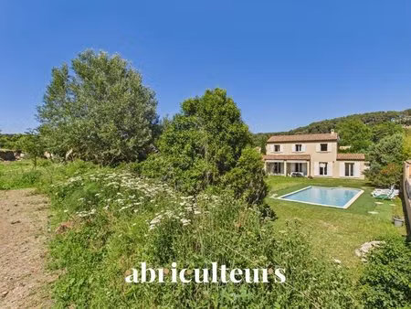 maison familiale 5 chambres avec piscine sur terrain de 1 600 m² à saint-chamas (13250)