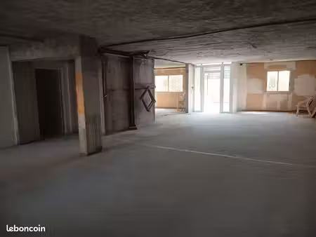 local de 123m2 pour stockage ou bureaux