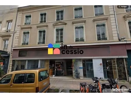 local commercial 359 m²