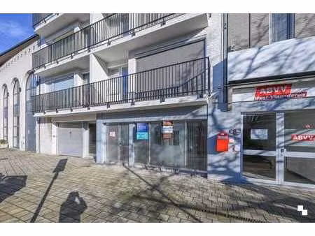 commerciële ruimte van 114 m² met garagebox in centrum iz...