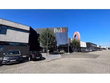bureau avec petit espace de stockage à louer près de l'e19
