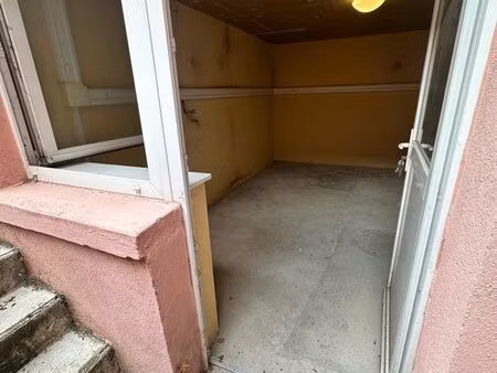 local 11m2 accès privatif