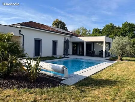 villa contemporaine récente de plain pied