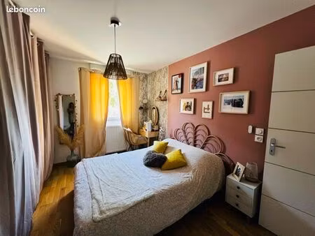 appartement 4 pièces avec terrasses parkings et cave
