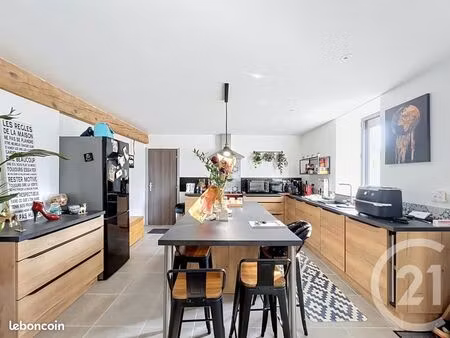 maison 2 pièces 74 m²