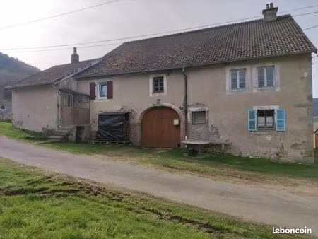 ferme 2 logements habitables + logement à rénover terrain de 21 ares ruelle sans issue