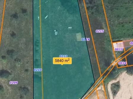 terrain 5800 m²