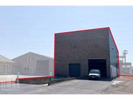 espace de stockage de 500 m² idéalement situé à proximité...