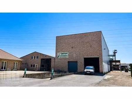 bâtiment industriel avec 1.190 m² d’espace de stockage & ...