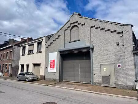 entrepôt polyvalent ± 1.200 m² – divisible à la carte