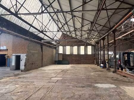 entrepot de 200 m² a louer