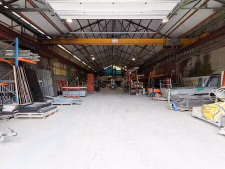 spacieux hangar