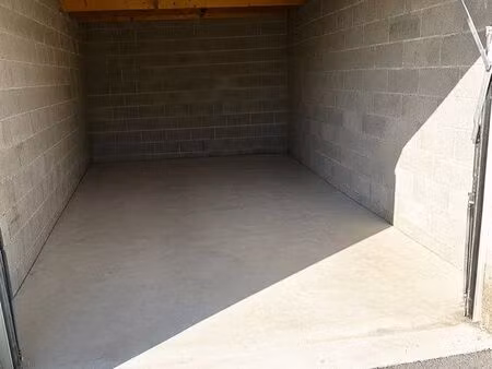 garage fermé 18m2
