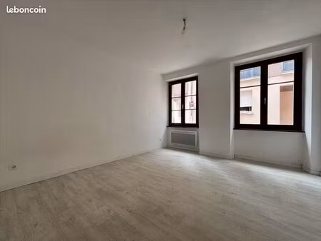 studio 1 pièce 32 m²