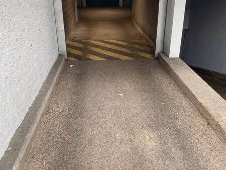 garage fermé en sous sol