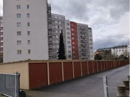 location box fermé sécurisé 13m² - portail automatique - strasbourg