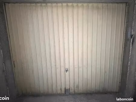 a vendre garage-box securise avec electricite chambery le haut